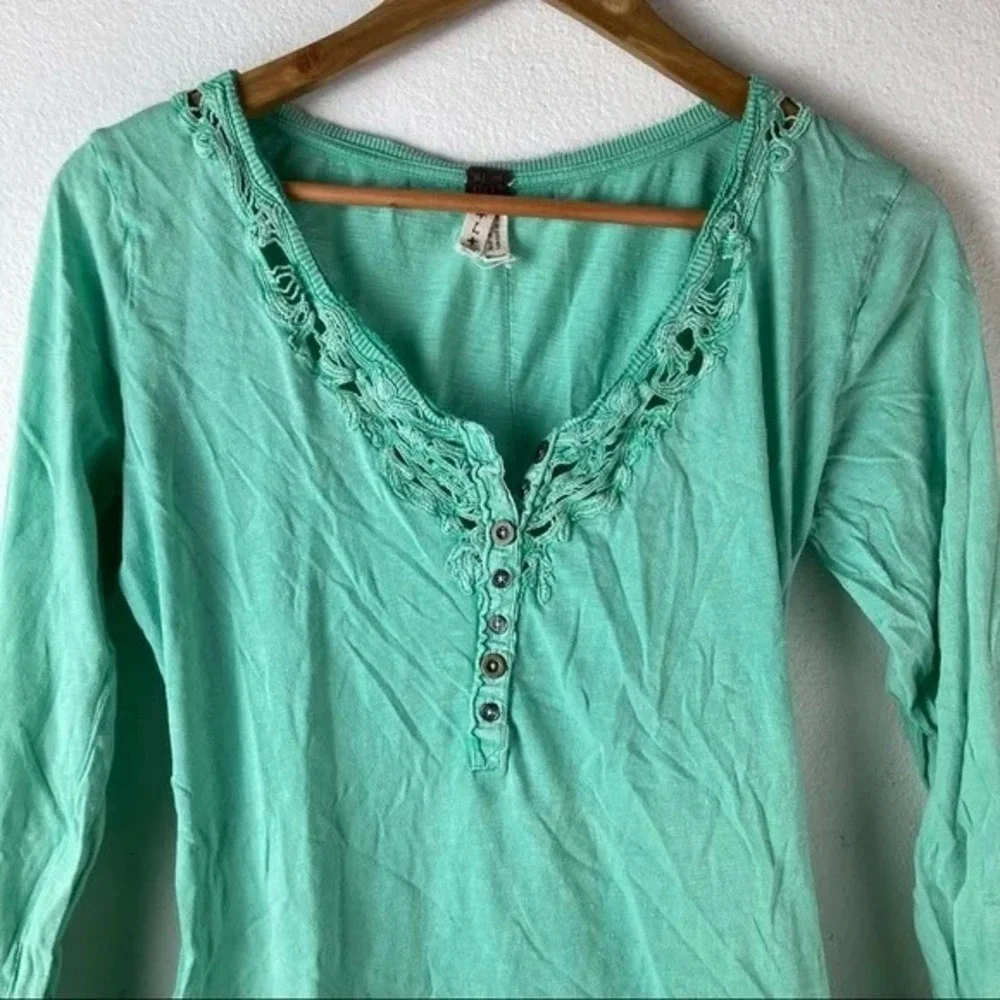 We The Free Free People Green‎ Henley Top Lace Trim Long Sleeve Women's L